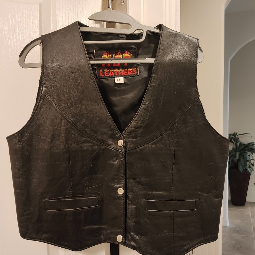HOT LEATHERS leather biker vest sz medium MEN OR WOMEN